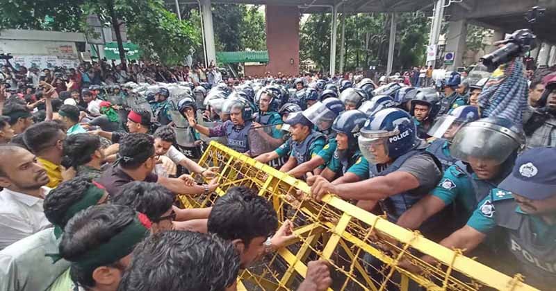১১ জুলাই: শাহবাগে যেভাবে পুলিশের দম্ভ চূর্ণ করে ‘বাংলা ব্লকেড’ সফল করেছিল ছাত্র-জনতা